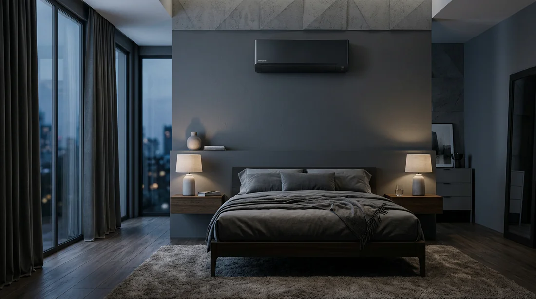 Climatiseur Panasonic Etherea noir mat dans une chambre contemporaine